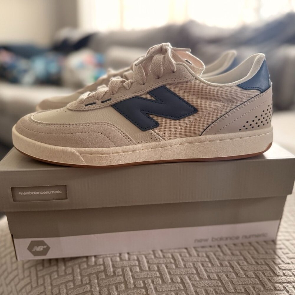 New Balance Numeric 440 v2 - white/blue - size M 9.5 or W 11